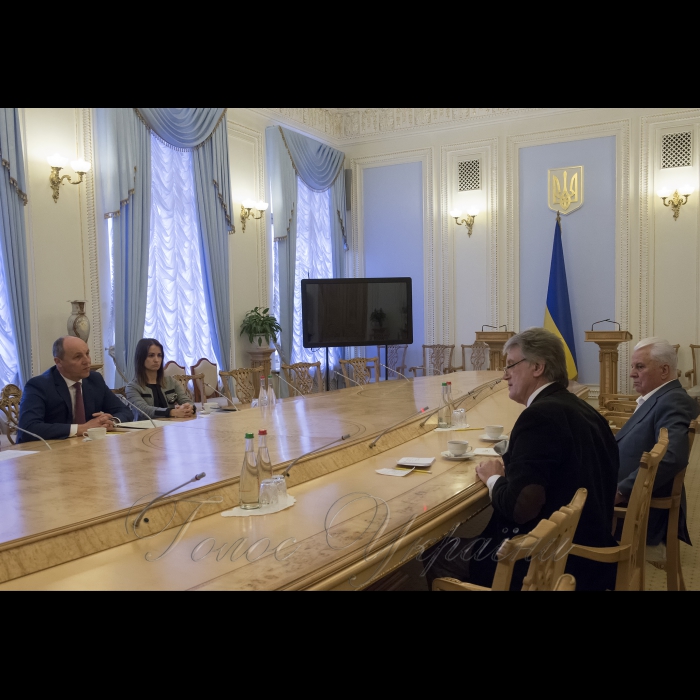 14 лютого 2018 Голова Верховної Ради відгукнувся на пропозицію Президентів України щодо запровадження Дня української державності.
Голова Верховної Ради Андрій Володимирович Парубій провів зустріч з Президентами України 1991-2010 років Леонідом Макаровичем Кравчуком та Віктором Андрійовичем Ющенком, заучасті  Першого віце-прем'єр-міністра України - Міністра економічного розвитку і торгівлі України Кубіва Степана.